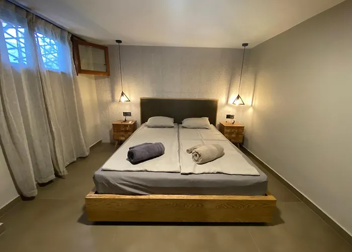 Elifourka - Seaside Luxury - 170m To The - Power Onsite For Electric Vehicle *